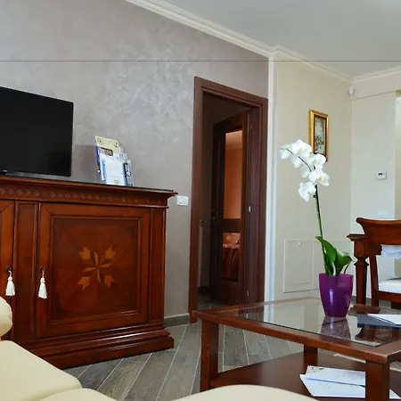 Luxury Homes Ovidiu 公寓式酒店 3*