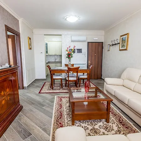 Luxury Homes Ovidiu 马马亚
