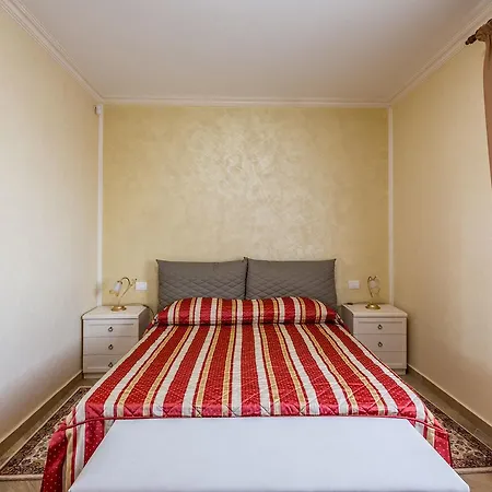 Luxury Homes Ovidiu 公寓式酒店