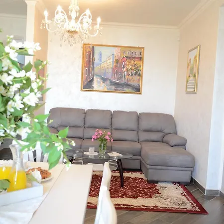Luxury Homes Ovidiu 公寓式酒店 3*